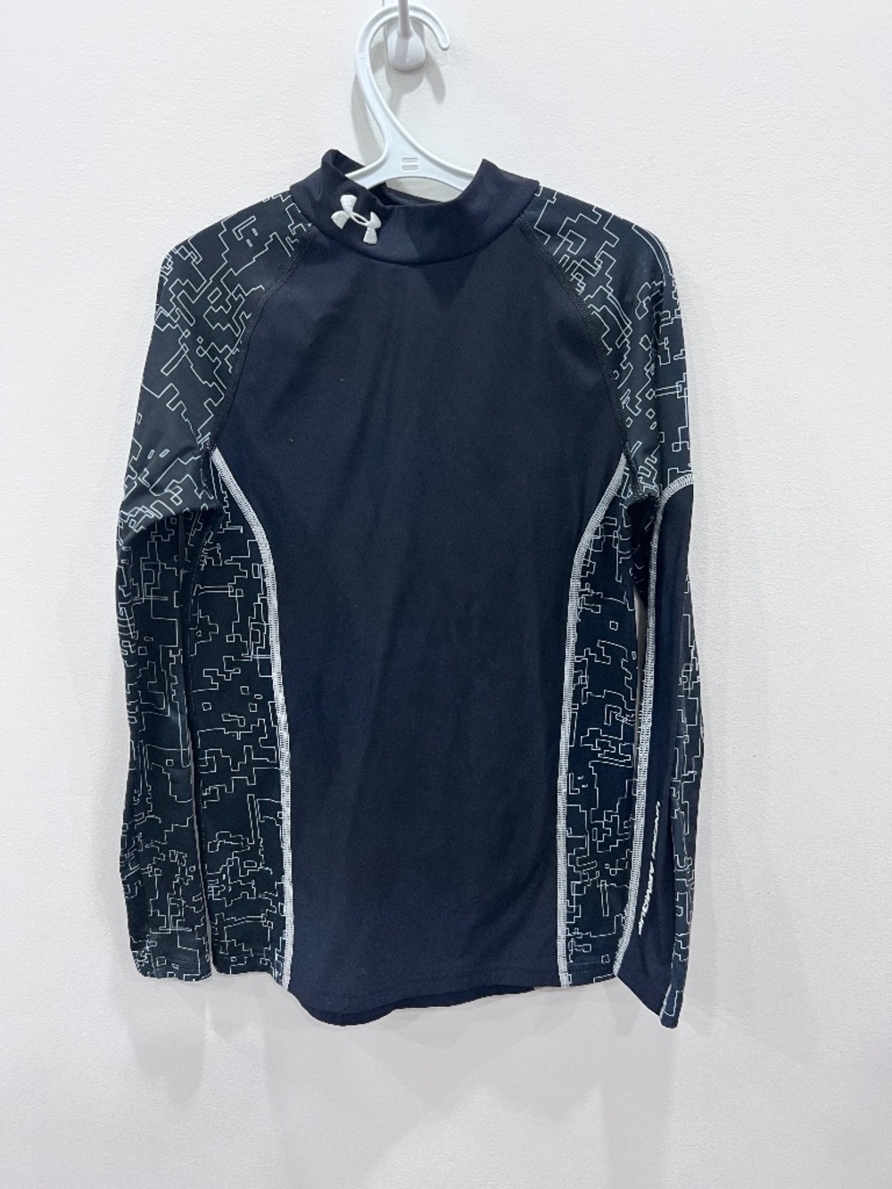 Under Armour ColdGear Youth Large Mock Neck Base Layer Black Geometric